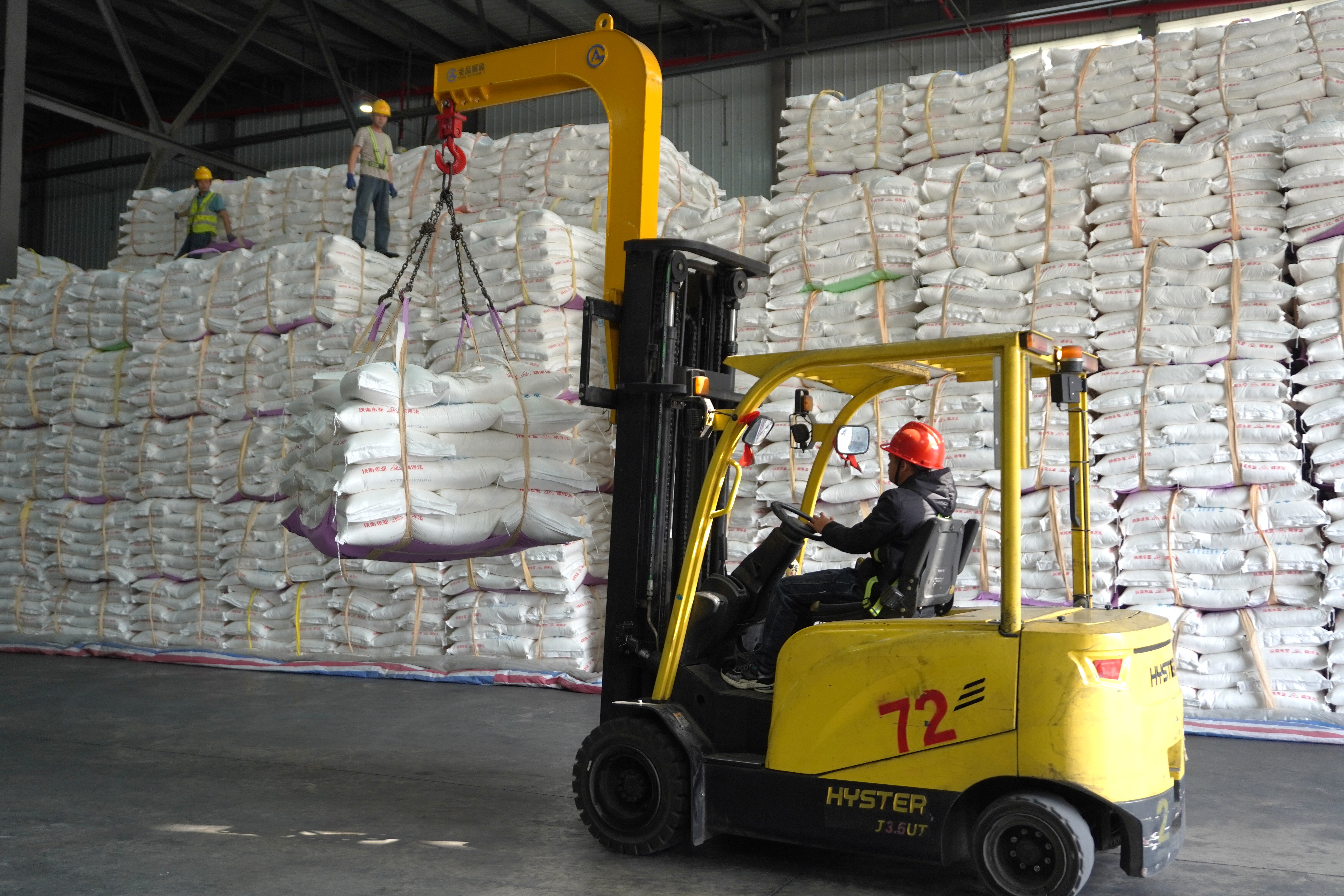 企動(dòng)力 | 崇左市第三方倉(cāng)儲(chǔ)企業(yè)單日作業(yè)量首位！智慧物流公司全力沖刺18萬(wàn)噸滿(mǎn)庫(kù)目標(biāo)